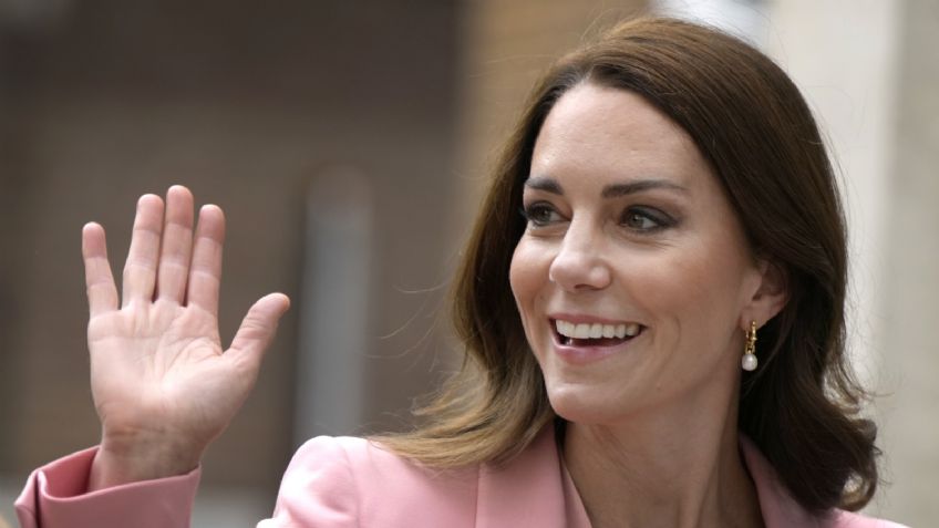 Kate Middleton se suma a la tendencia de Barbie con look de traje sastre