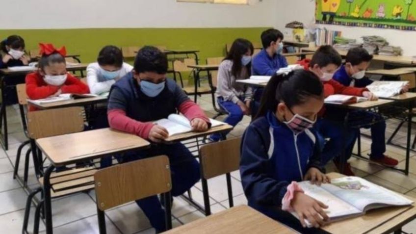 Puebla anuncia regreso a clases presenciales tras disminución de actividad en el Popocatépetl