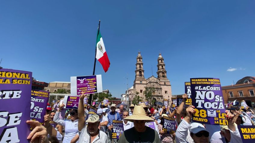 En Aguascalientes marchan en defensa de la SCJN