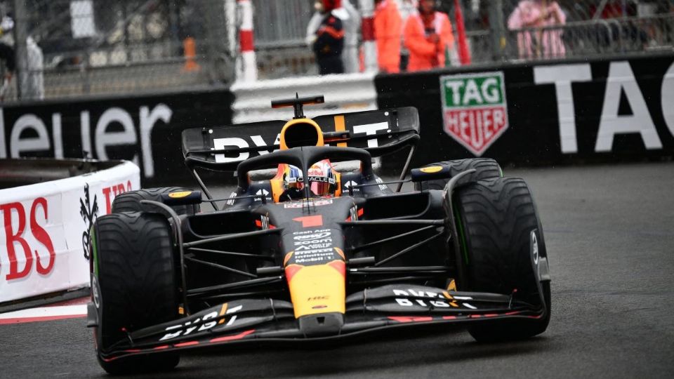 El piloto holandés de Red Bull Racing, Max Verstappen, compite durante el Gran Premio de Mónaco de Fórmula Uno en el circuito urbano de Mónaco, el 28 de mayo de 2023.
