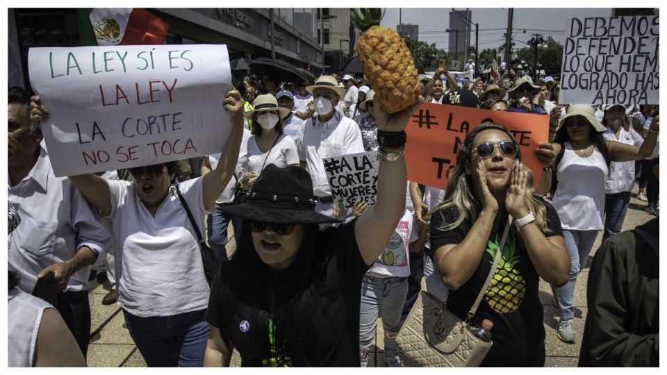 La marcha arrancó desde el Monumento a la Revolución para llegar al Zócalo.