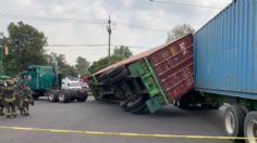 Caos en Azcapotzalco: el contenedor de un tráiler volcó cerca de avenida Cuitláhuac