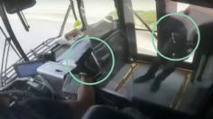 VIDEO: conductor y pasajero discuten y desatan una fuerte balacera dentro de un autobús