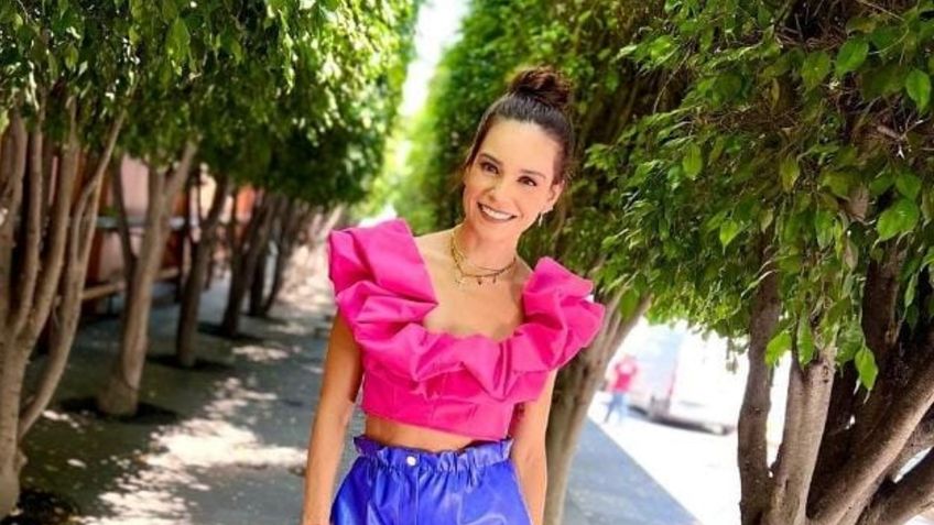 Tania Rincón tiene el vestido corto plateado ideal para una graduación