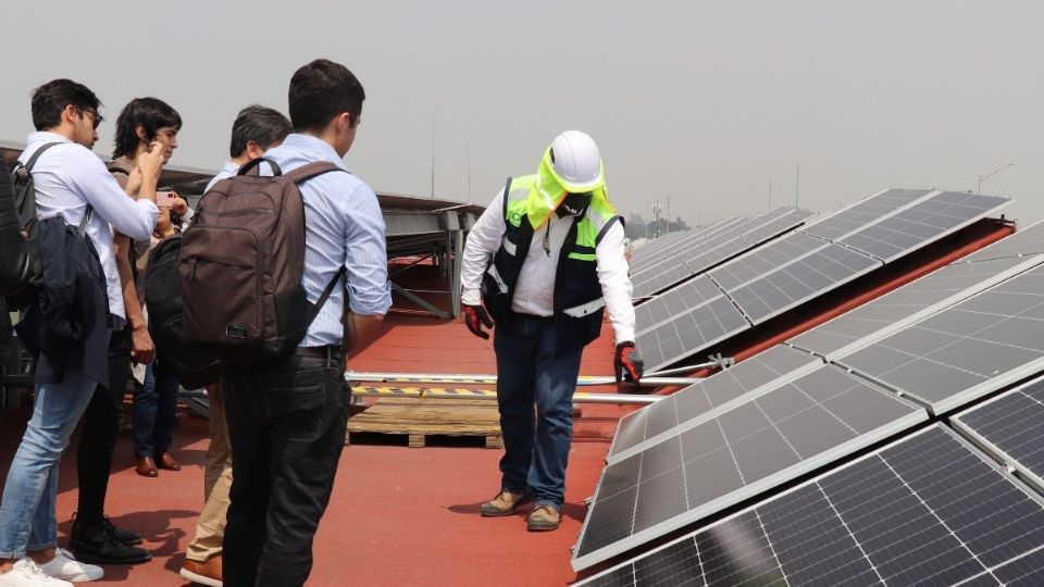 Sedeco realiza recorrido con estudiantes para que observen la construcción de sistemas fotovoltaicos