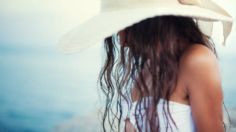 3 mascarillas naturales para reparar el cabello dañado por el mar y el sol