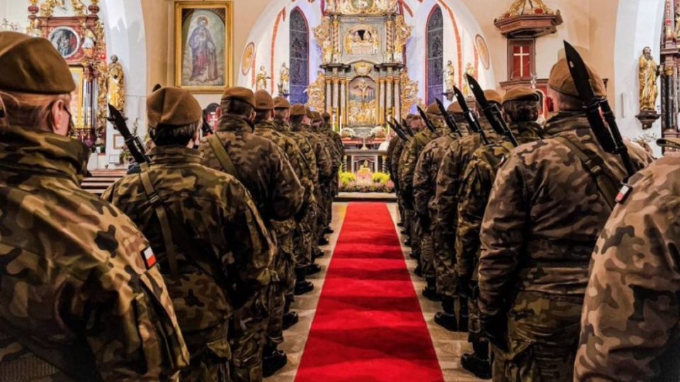 El Ejército de Polonia busca fortalecer su estado de fuerza ante la amenaza del Kremlin.