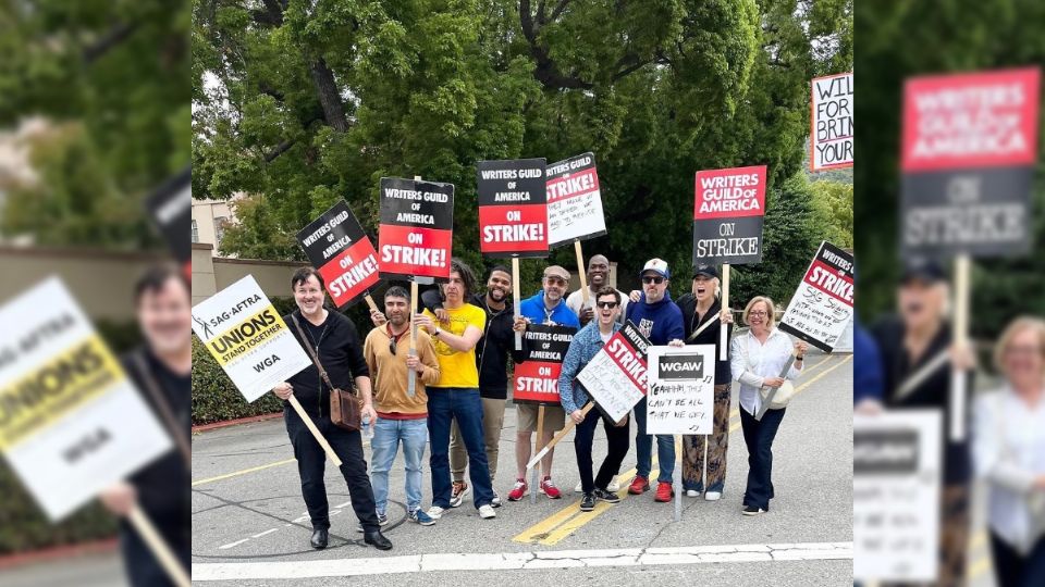 Los protagonistas de la serie se sumaron a un pequeño grupo de manifestantes en Hollywood.