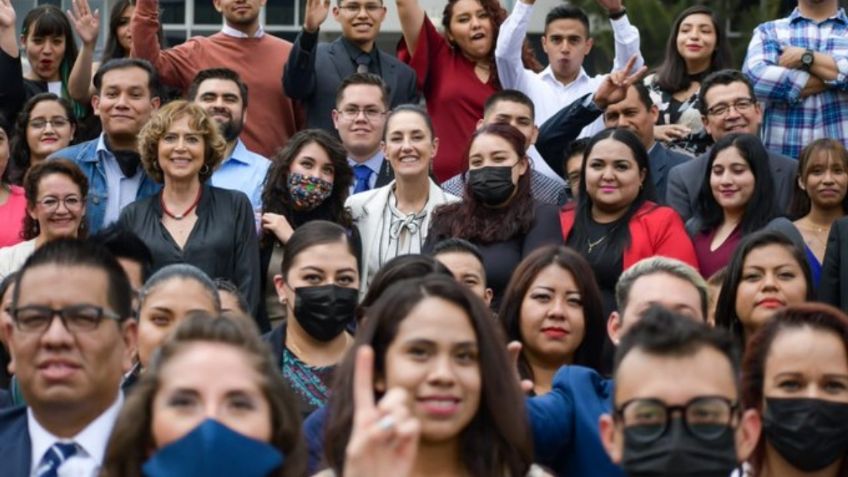 Claudia Sheinbaum visita Universidad Rosario Castellano y convive con estudiantes