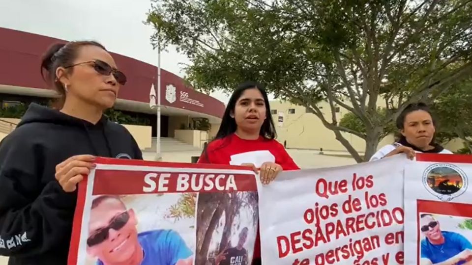 Las mujeres exigen que las autoridades respondan por su equivocación.