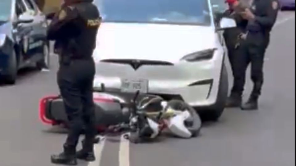 El momento fue captado por transeúntes y usuarios en redes sociales. FOTO: Captura de video