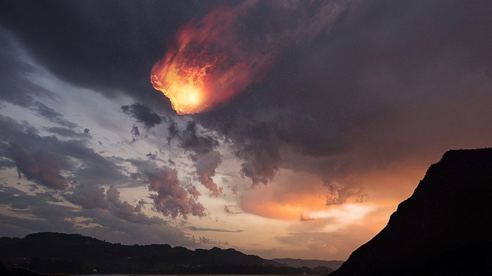 Ella quiso vender la roca espacial, pero nadie se la compró.