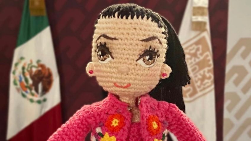 Claudia Sheinbaum comparte su muñeca de crochtet personalizada en redes sociales