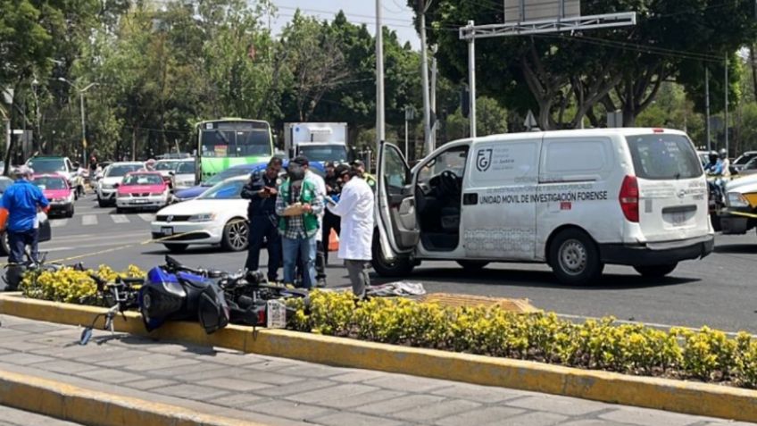 VIDEO | Fuerte choque entre motociclistas deja un muerto en pleno Paseo de la Reforma