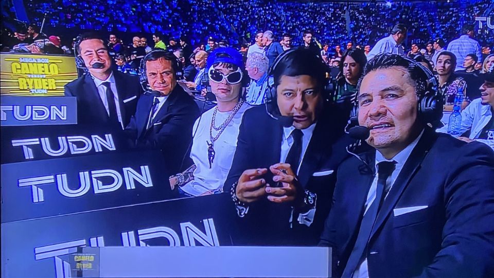 Así fue la participación de Peso Pluma durante la pelea de esta noche encabezada por 'El Canelo Álvarez' y John Ryder