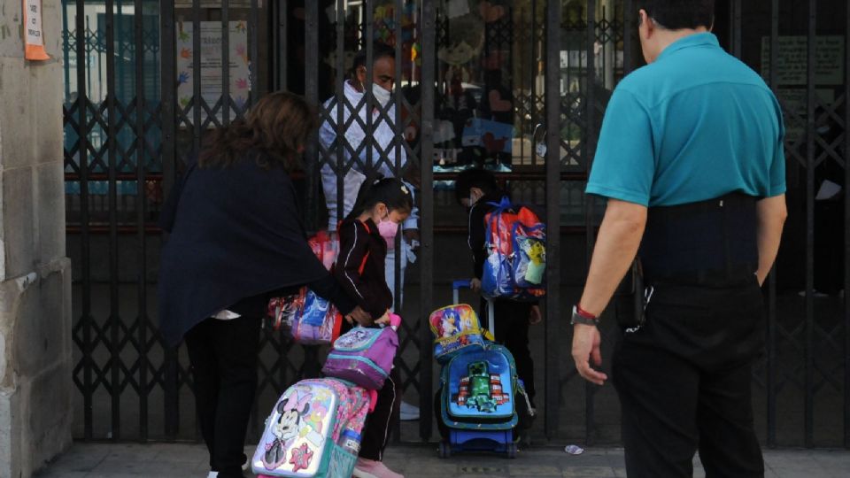 A través de un comunicado, la SEP explicó que este lunes 8 de mayo se suspenderán las clases en algunas entidades del país debido a la Celebración del Día de las Madres