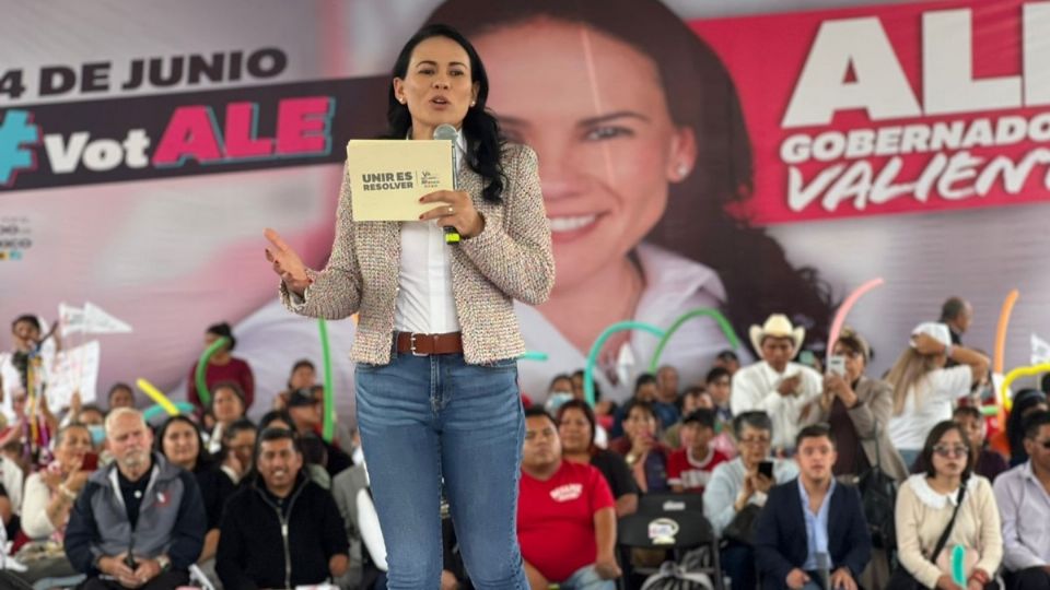 La priista y originaria de Cuautitlán Izcalli encabezó el foro “Competitividad para el desarrollo”