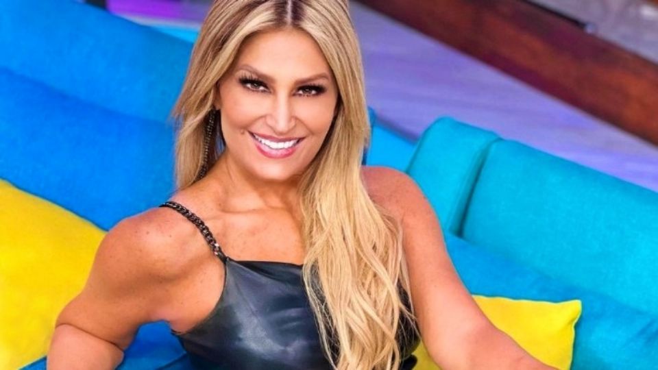 La famosa presentadora se robó todas las miradas con su look negro.