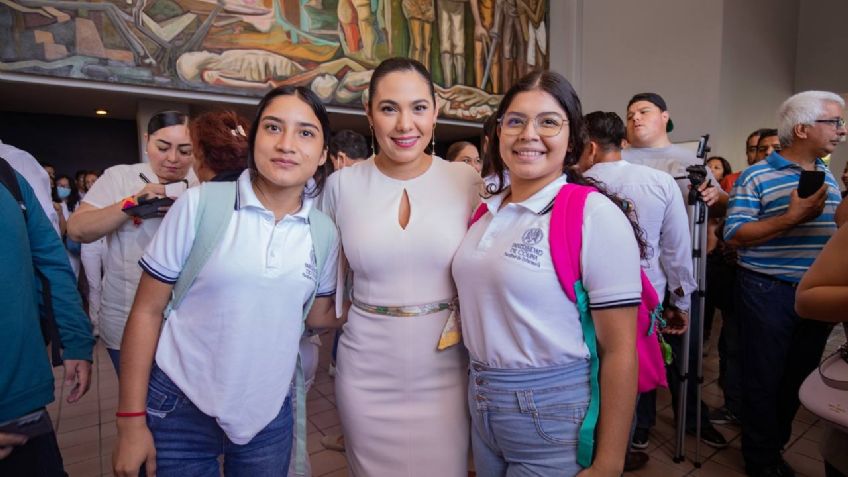 Indira Vizcaíno anuncia computadoras gratis para casi 20 mil estudiantes de nivel profesional de escuelas públicas