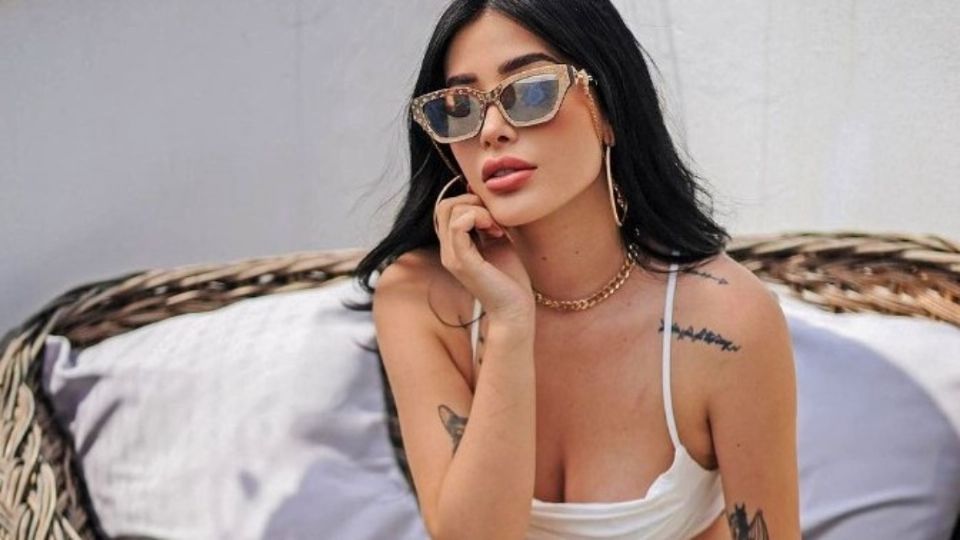 La influencer impone estilo con sus coquetos looks de playa.