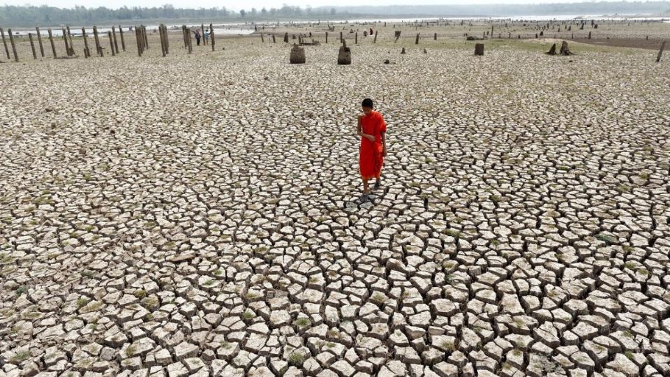 Durante un episodio de “El Niño”, la temperatura del océano se vuelve más cálida de lo normal, lo que afecta los patrones climáticos en todo el mundo.