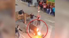 VIDEO | Toro embistió a un hombre que prendió fuego en sus cuernos