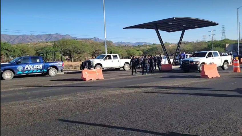 A punta de pistola asaltan a conductor de una camioneta en Calvillo