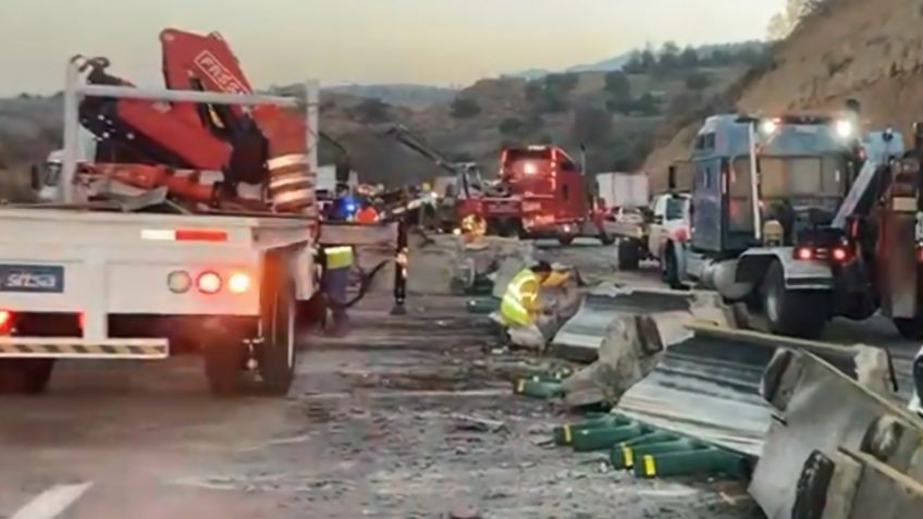 Autopista México-Puebla: un tráiler a exceso de velocidad provoca un fuerte choque, hay 6 heridos