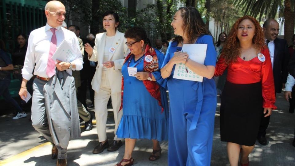 Autoridades de la CDMX en un recorrido por las instalaciones del Plantel de Bachilleres 3, en la alcaldía Iztacalco