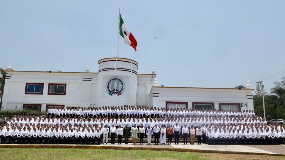 De las 496 personas graduadas, 232 son elementos de custodia penitenciaria, 134 administrativos, 104 técnicos y 26 jurídicos