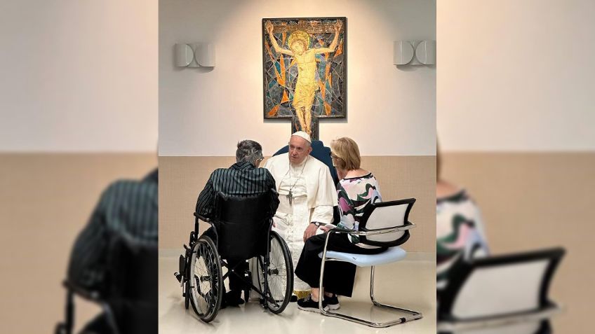 Dan de alta al Papa nueve días después de su operación