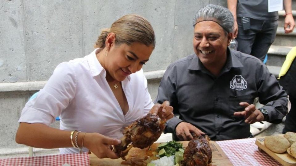 Alfa González Magallanes inauguró la octava edición de la Feria del Taco, en la explanada de la demarcación