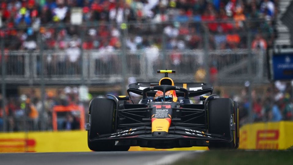 Sergio Pérez de México conduciendo el (11) Oracle Red Bull Racing RB19 en la pista durante el Gran Premio de F1 de Canadá en el Circuito Gilles Villeneuve el 18 de junio de 2023 en Montreal, Quebec.