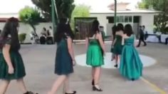 VIDEO | ¡Peso Pluma hasta en las graduaciones!, jóvenes bailan “Ella baila sola” como vals