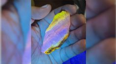 FOTO | Descubren impresionante mineral que emite una alucinante y brillante luz fluorescente