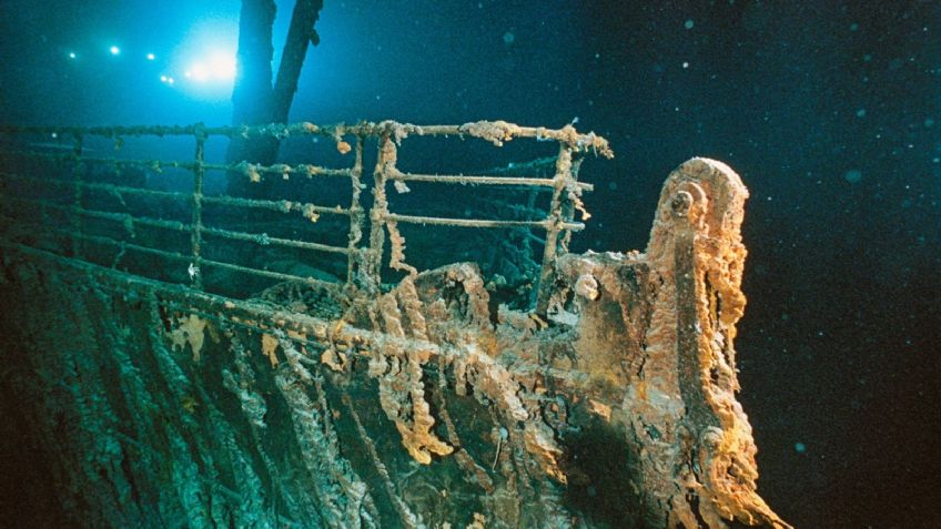 Desaparece un submarino con turistas que exploraban los restos del Titanic bajo el agua