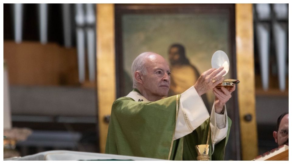 El clérigo celebró la misa en la Basílica de Guadalupe.