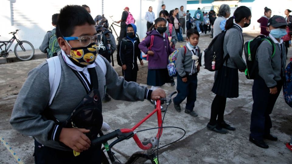 Las escuelas deberán impartir clases en línea