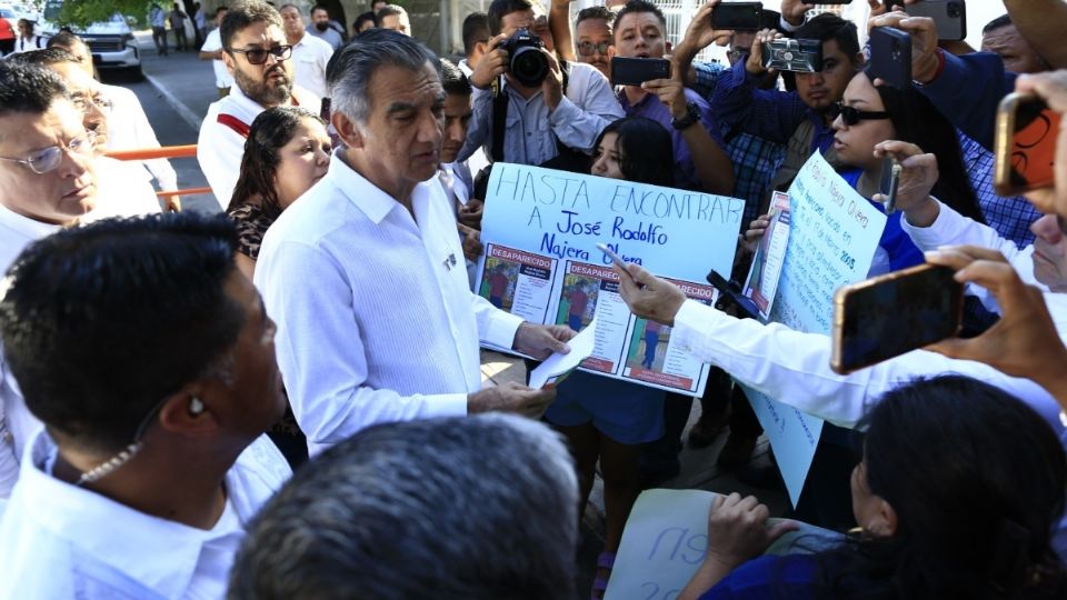 Esta mañana, el gobernador Américo Villarreal Anaya les escuchó y se comprometió a girar instrucciones para intensificar los trabajos búsqueda.