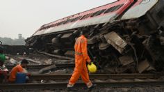 FOTOS | Mueren 280 personas en trágico accidente de tren en la India