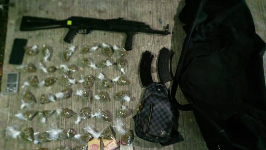 Armas, droga y chalecos tácticos, así fueron detenidos dos presuntos delincuentes en Monterrey