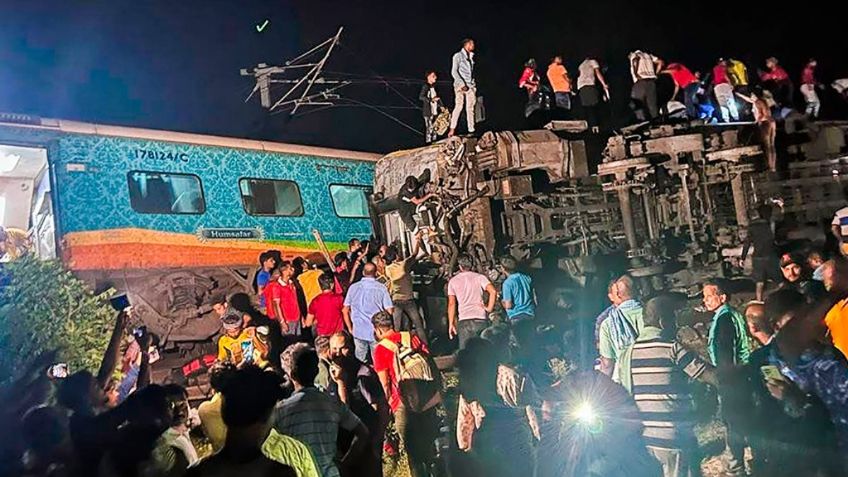 Tragedia en la India: el terrible choque entre dos trenes deja 50 muertos y 400 heridos