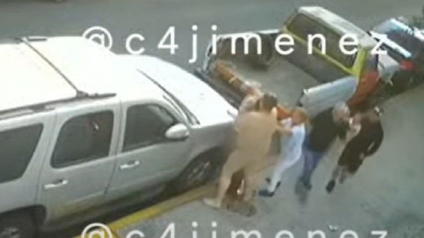 Encuerado y drogado, un exreo fue grabado en video agrediendo a vecinos en la colonia Moctezuma