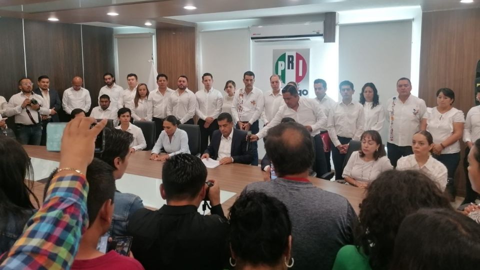 Ocho legisladores renunciaron al PRI en el Congreso de Hidalgo