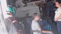 Captan en video el momento en que asesinan de un balazo en la cabeza a un hombre dentro de un bar