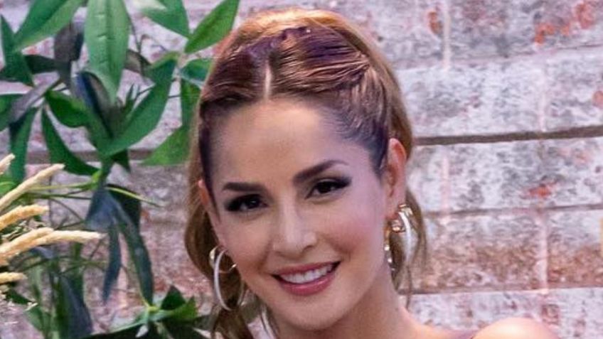 Carmen Villalobos confirma la minifalda y corsé ideales para una noche de verano