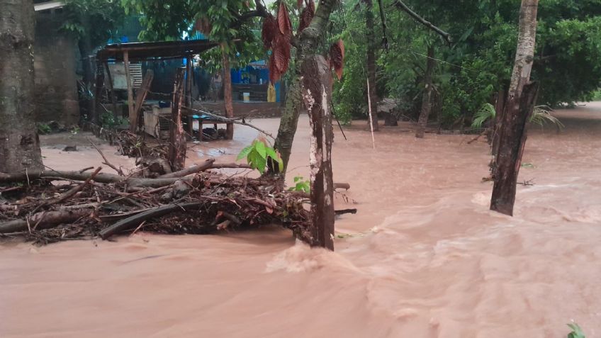 Los ríos de Tapachula terminan desbordados por las fuertes lluvias y tiraron algunas bardas