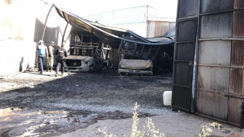 VIDEO: Se registra incendio en bodega de la capital de Querétaro