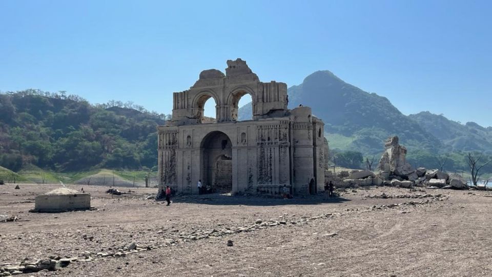 Con la construcción de la Presa Netzahualcoyotl o Malpaso, en 1966, la construcción salió a la superficie