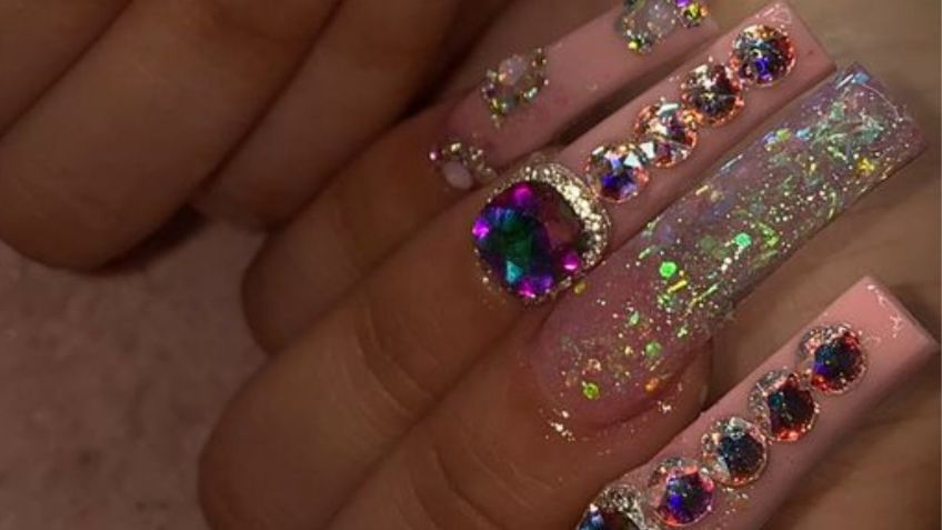 Uñas buchonas: el estilo Baddie Bling es ideal para trabajar en la oficina